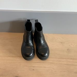 I am selling boys boots